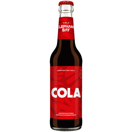 Die 0,33-Liter-Glasflasche Elephant Bay Cola (MEHRWEG) mit rotem Etikett und weißem "COLA"-Schriftzug bietet tropische Erfrischung aus natürlichen Zutaten. Erhältlich als Elephant Bay Cola 20x 0,33 Liter.