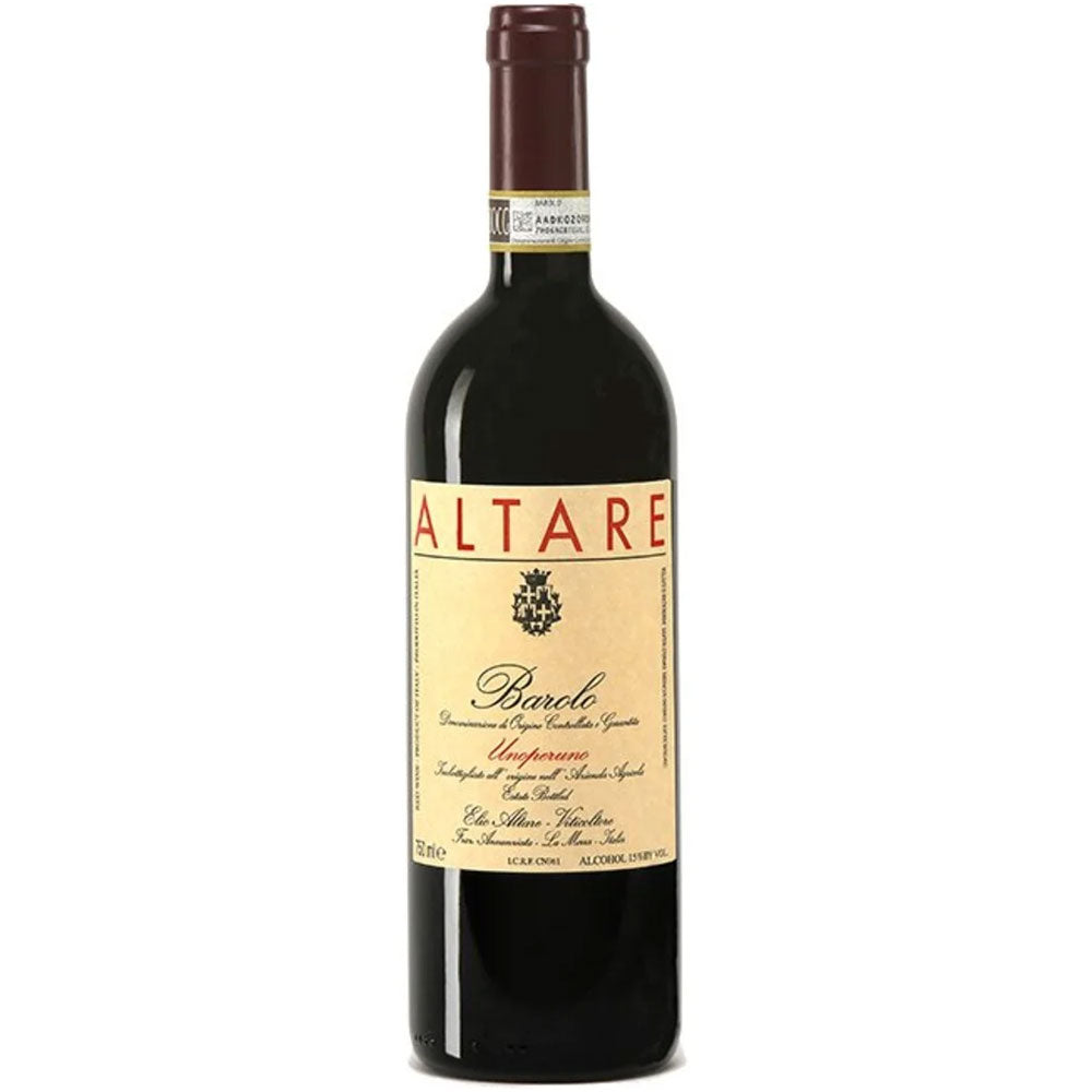 Eine Flasche Elio Altare Barolo Unoperuno DOCG 2020 mit cremefarbenem Etikett und rotem Verschluss hebt sich elegant von einem weißen Hintergrund ab - eine ausgezeichnete Wahl für Liebhaber italienischer Rotweine.