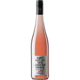 Eine Flasche Emil Bauer Immer das Leben genießen. Du bist länger tot als lebendig - beginne jetzt mit meinem Rosé 2024, dessen Etikett dich daran erinnert, das Beste aus dem Leben zu machen.