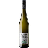 Emil Bauer's "Wenn du Rassist, Terrorist oder einfach nur ein Arschloch bist - trink nicht meinen Sauvignon Blanc trocken 2024" ist ein Pfälzer Weißwein mit einer plakativen Etikettenbotschaft.