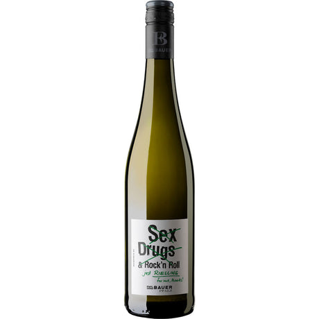 Eine grüne Glasflasche mit der Aufschrift Emil Bauer No Sex Drugs Rock'n Roll, nur Riesling für mich, danke trocken 2024 - ein kultiger trockener Riesling aus Deutschland von Emil Bauer.
