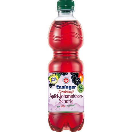 Eine Flasche Ensinger Direkt Apfel-Johannisbeer-Schorle PET 0,5L (Einweg) Fruchtsaftgetränk mit grünem Verschluss und roter Flüssigkeit.