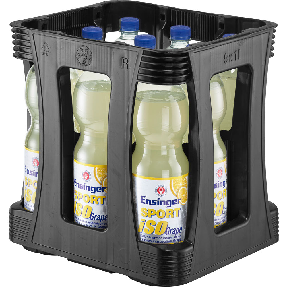 Eine schwarze Kiste enthält neun 1-Liter-Flaschen Ensinger Sport Iso Grape PET (Mehrweg), ein veganfreundliches isotonisches Getränk von Ensinger mit gelber Flüssigkeit - ideal für alle, die sich pflanzlich ernähren.