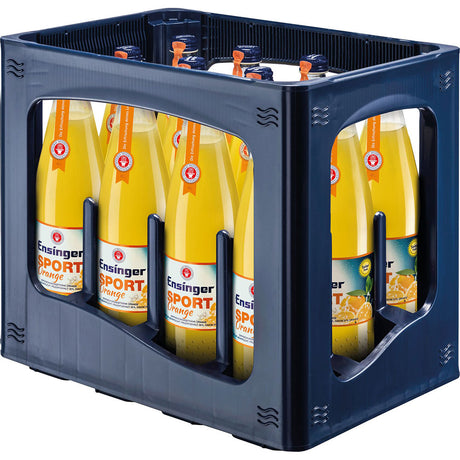 Eine schwarze Kunststoffkiste enthält zwölf 0,75-Liter-Flaschen Ensinger Sport Orange (Mehrweg) - ein erfrischendes Mineralwasser mit Magnesium und Kalzium von Ensinger, das mit seinen orangefarbenen Etiketten für sportliche Flüssigkeitszufuhr sorgt.
