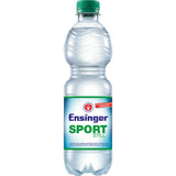 Kunststoffflasche Ensinger Sport Still PET 0,5 l (Einweg) Mineralwasser von Ensinger, ohne Kohlensäure, mit grünem Verschluss und blau-grünem Etikett, reich an Magnesium und Calcium.
