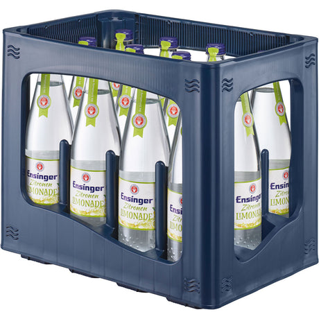 Eine blaue Kiste enthält zwölf Flaschen Ensinger Zitronenlimonade N2 (je 0,75 l, MEHRWEG), ein veganes Erfrischungsgetränk von Ensinger, mit grünen Verschlüssen und weißen Etiketten.
