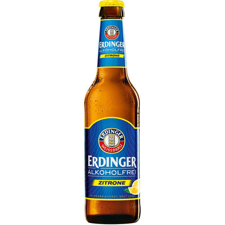 Eine 0,33-Liter-Flasche Erdinger Weißbier Alkoholfrei Zitrone (MEHRWEG), eine erfrischende alkoholfreie Weißbiermischung mit blau-gelbem Etikett und Kondenstropfen. Erhältlich im 24er-Pack.