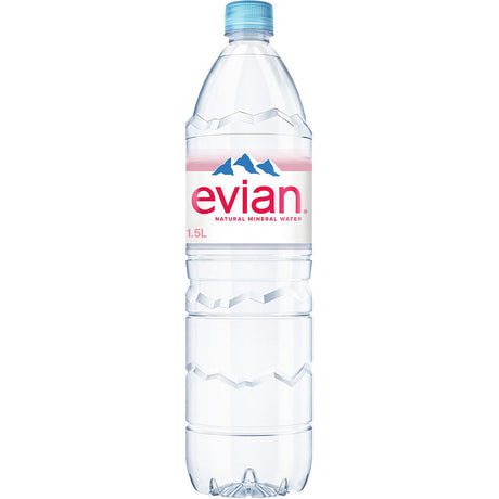 Eine 1,5-Liter-Flasche Evian Naturelle PET-Mineralwasser im praktischen 6er-Pack bietet die pure Erfrischung der Marke Evian.
