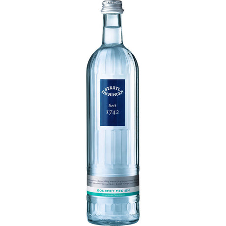 Staatl. Fachingen Gourmet Medium 12x0,75L (MEHRWEG) Mineralwasser wird in klaren Glasflaschen mit blau-silbernem Etikett geliefert und ist für seinen hohen Gehalt an Hydrogencarbonat bekannt.