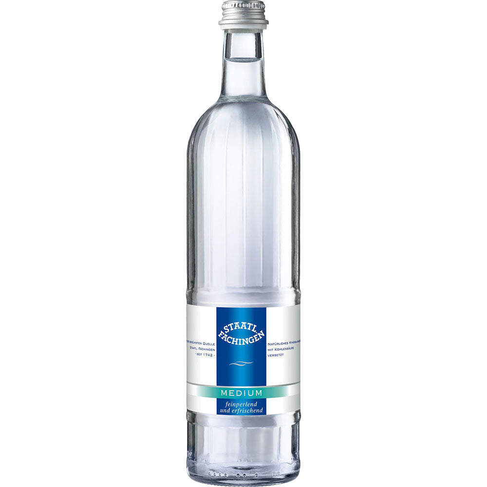 Staatl. Fachingen Medium 12x 0,75L (MEHRWEG) kommt in klaren Glasflaschen mit blau-weißem Etikett und silbernem Verschluss. Dieses feinperlende Mineralwasser ist reich an Hydrogencarbonat für einen erfrischenden Geschmack.