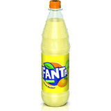 Eine 1-Liter-Flasche Fanta Lemon Zero ohne Zucker MEHRWEG zeigt ein gelbes Etikett und einen orangefarbenen Verschluss, der mit Kondenswasser bedeckt ist - erfrischend und kalorienarm.