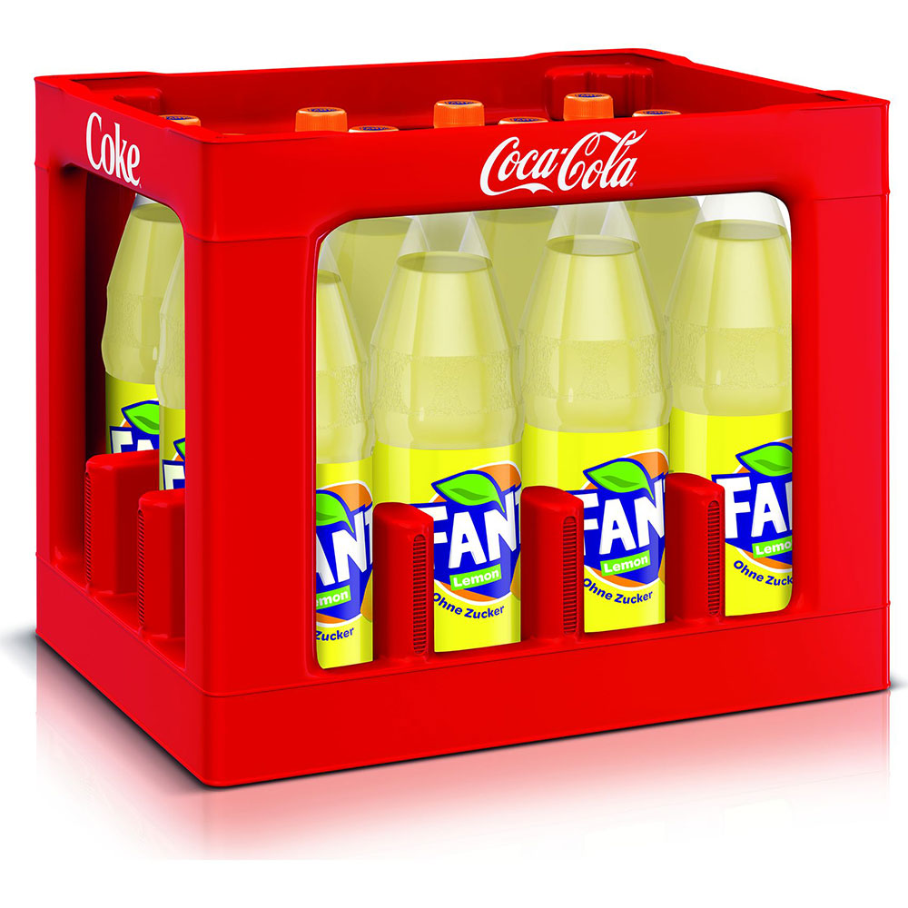 Rote Kiste mit der Aufschrift Coke, die mehrere Flaschen Fanta Lemon Zero ohne Zucker PET 12x1L (MEHRWEG) enthält, ein zuckerfreies Zitronengetränk von Fanta.