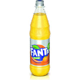 Eine gekühlte Fanta Orange Zero ohne Zucker PET 1L (MEHRWEG) Flasche, mit "zuckerfrei" auf dem Etikett, liefert erfrischenden Orangengeschmack - erhältlich im 12er-Pack von Fanta.