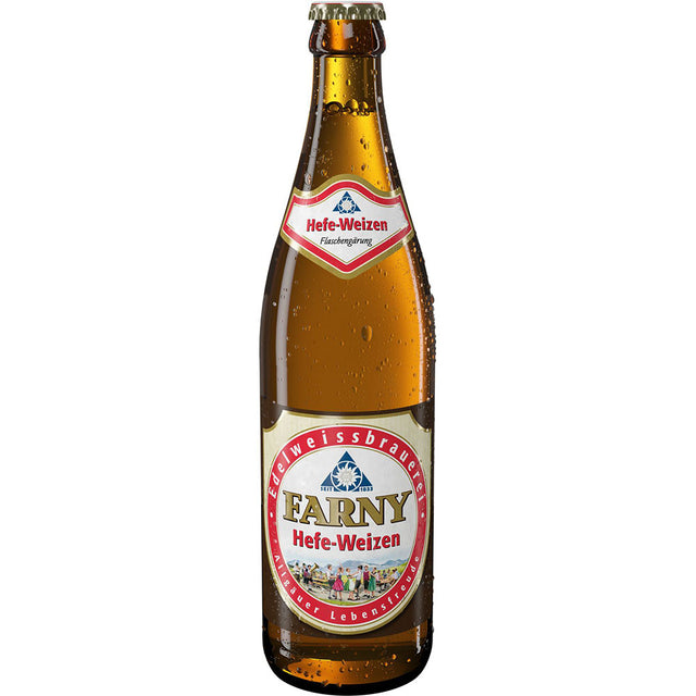 Ein Farny Hefe-Weizen Hell 0,5L Mehrwegflasche mit rot-weißem Etikett und Kondenswasser unterstreicht den klassischen, durch traditionelle Flaschengärung verfeinerten Geschmack.