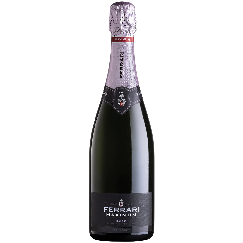 Eine 0,75-Liter-Flasche „Ferrari Maximum Rosé Trentodoc“-Sekt von Ferrari mit rosa Folienverschluss und schwarzem Etikett.