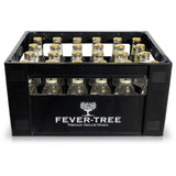 Eine schwarze Kiste enthält 24 Flaschen Fever-Tree Ginger Beer (je 0,2 l, MEHRWEG) der Marke Fever-Tree, die fein säuberlich in Reihen angeordnet sind.