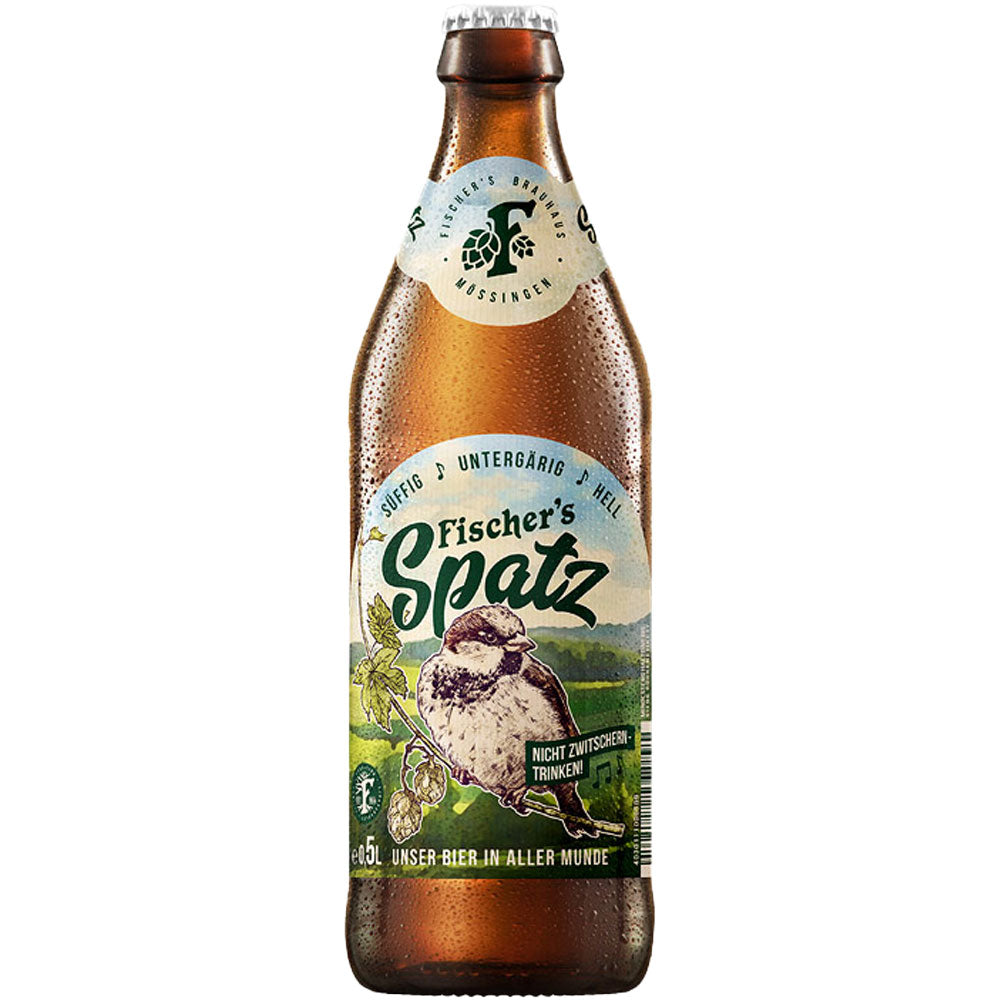Eine Braunglasflasche Fischer's Spatz Hell 20x 0,5 Liter (MEHRWEG) von Fischer's Brauhaus Mössingen mit Spatzenmotiv und deutschem Text auf dem Etikett präsentiert dieses regionale Bier als klassisches Helles Lager.