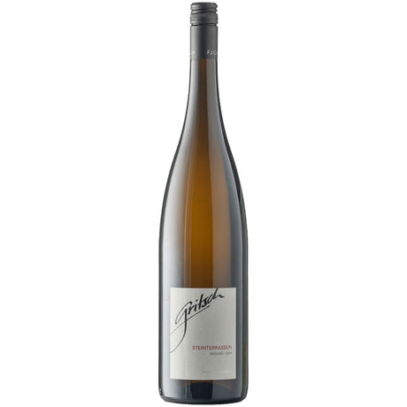 Eine hohe 1,5-Liter-Flasche FJ Gritsch Riesling Steinterassen DAC 2025 mit einem grauen Etikett, das die Eleganz der Wachauer Weine zeigt.
