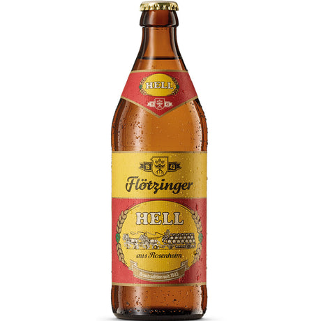 Eine Flötzinger Hell 20x 0,5 Liter (MEHRWEG) Bierflasche, gebrandet von Flötzinger mit rotem und gelbem Etikett und überzogen mit Kondenswasser, unterstreicht die bayerische Brautradition - ein knackiges Helles Lagerbier für jeden Anlass.