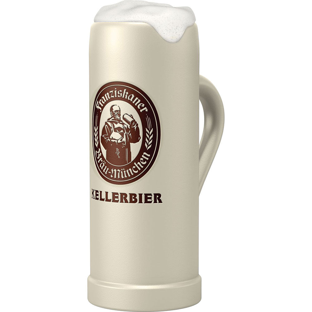 Ein Franziskaner Weißbier Kellerbier 0,5L Mehrwegkrug mit Schaum und Mönchslogo ehrt die bayerische Brautradition und den reichen Geschmack von naturtrübem Bier.