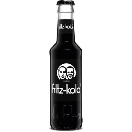 Die 0,2-Liter-Glasflasche von fritz-kola mit schwarzem Etikett mit zwei illustrierten Gesichtern und weißem Text bietet vegane Cola mit natürlichem Koffein für einen erfrischenden Geschmack; erhältlich als Fritz Kola 24x 0,2 Liter (MEHRWEG).