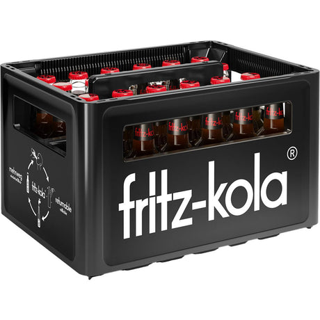 Eine schwarze Fritz-Kola-Kiste enthält 24 Glasflaschen (je 0,2 l) von Fritz Kola Super Zero, der zuckerfreien Cola mit hohem Koffeingehalt.