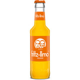 Eine Glasflasche fritz-kola Fritz Limo Orangen Limonade (24x0,2L Mehrweg) mit orangefarbenem Etikett und Deckel, mit zwei illustrierten Gesichtern, hergestellt mit natürlichen Aromen und einem hohen Fruchtanteil.