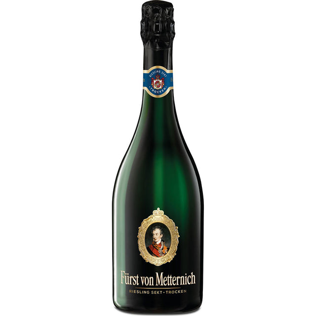 Eine grüne 0,75-Liter-Flasche Fürst von Metternich Riesling Sekt Trocken mit goldenem Etikett und Porträt.