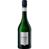 Eine 0,75L Flasche Geldermann Carte Blanche Sec, Premium Sekt aus Baden, mit grünem Glas, silbernem Etikett und blauem Folienhals, hergestellt von Geldermann in traditioneller Flaschengärung.