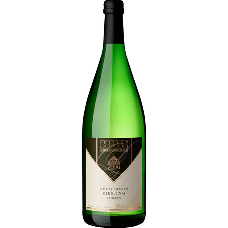 Eine grüne Flasche der Genossenschaftskellerei Heilbronn Riesling QbA trocken 1L (MEHRWEG) mit schwarzem Etikett und Verschluss.