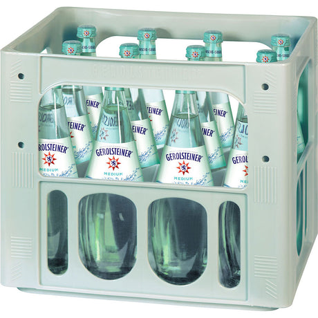 Eine Kunststoffkiste enthält zwölf 0,75-Liter-Flaschen Gerolsteiner Gourmet Medium Mineralwasser, das für seinen erfrischenden Geschmack und seine natürlichen Mineralien bekannt ist.