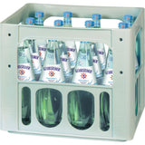 Eine Kiste mit 12 wiederverwendbaren 0,75 l Glasflaschen Gerolsteiner Gourmet Naturell, stilles Mineralwasser von Gerolsteiner.