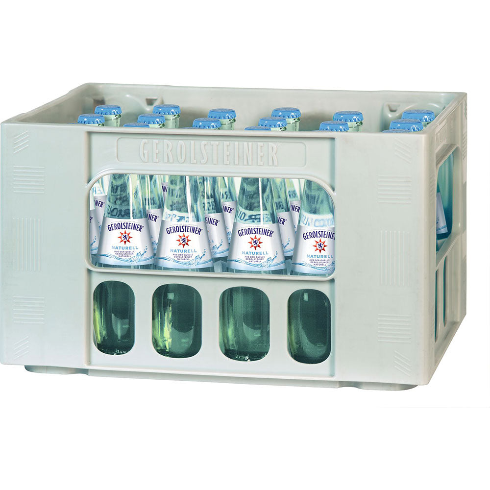 Eine Kunststoffkiste mit 24 wiederverwendbaren 0,25-Liter-Flaschen Gerolsteiner Gourmet Naturell, dem stillen Mineralwasser von Gerolsteiner.