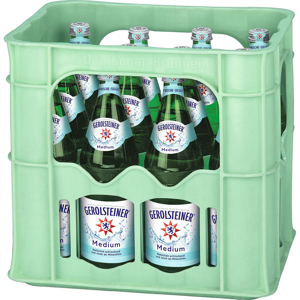 Eine grüne Kiste enthält zwölf 0,75 l-Flaschen Gerolsteiner Medium Stille Quelle Mineralwasser (Mehrweg), das von Natur aus reich an Calcium und Magnesium ist.