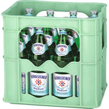 Eine grüne Kiste enthält zwölf 0,75 l-Flaschen Gerolsteiner Medium Stille Quelle Mineralwasser (Mehrweg), das von Natur aus reich an Calcium und Magnesium ist.
