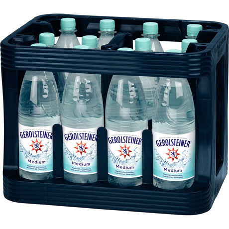Eine wiederverwendbare Kunststoffkiste mit zwölf 1-Liter-Flaschen Gerolsteiner Medium Stille Quelle PET Mineralwasser.