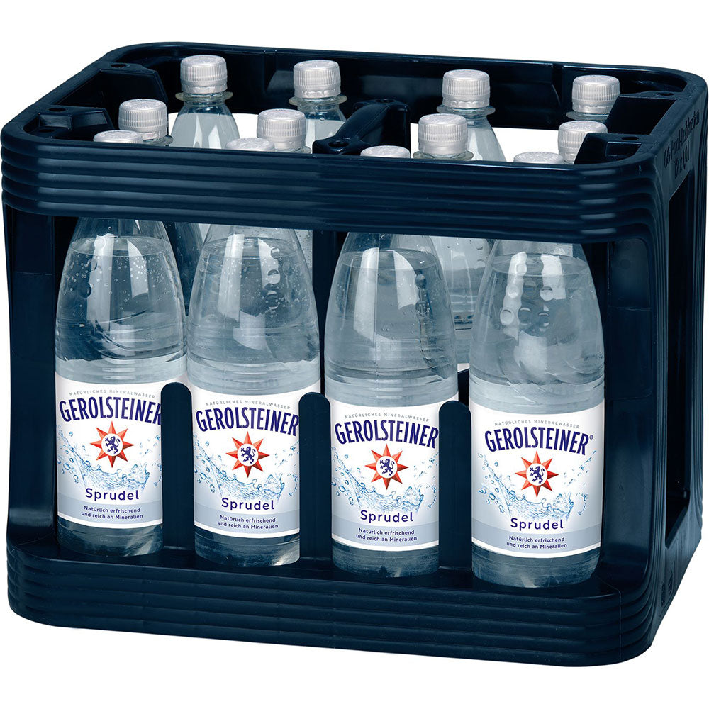 Eine Kiste Gerolsteiner Mineralwasser PET 12x1L (MEHRWEG) aus der Vulkaneifel - natürliches Mineralwasser mit Kohlensäure von Gerolsteiner in klaren Kunststoffflaschen mit weißen Etiketten.