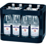Eine Kiste Gerolsteiner Mineralwasser PET 12x1L (MEHRWEG) aus der Vulkaneifel - natürliches Mineralwasser mit Kohlensäure von Gerolsteiner in klaren Kunststoffflaschen mit weißen Etiketten.