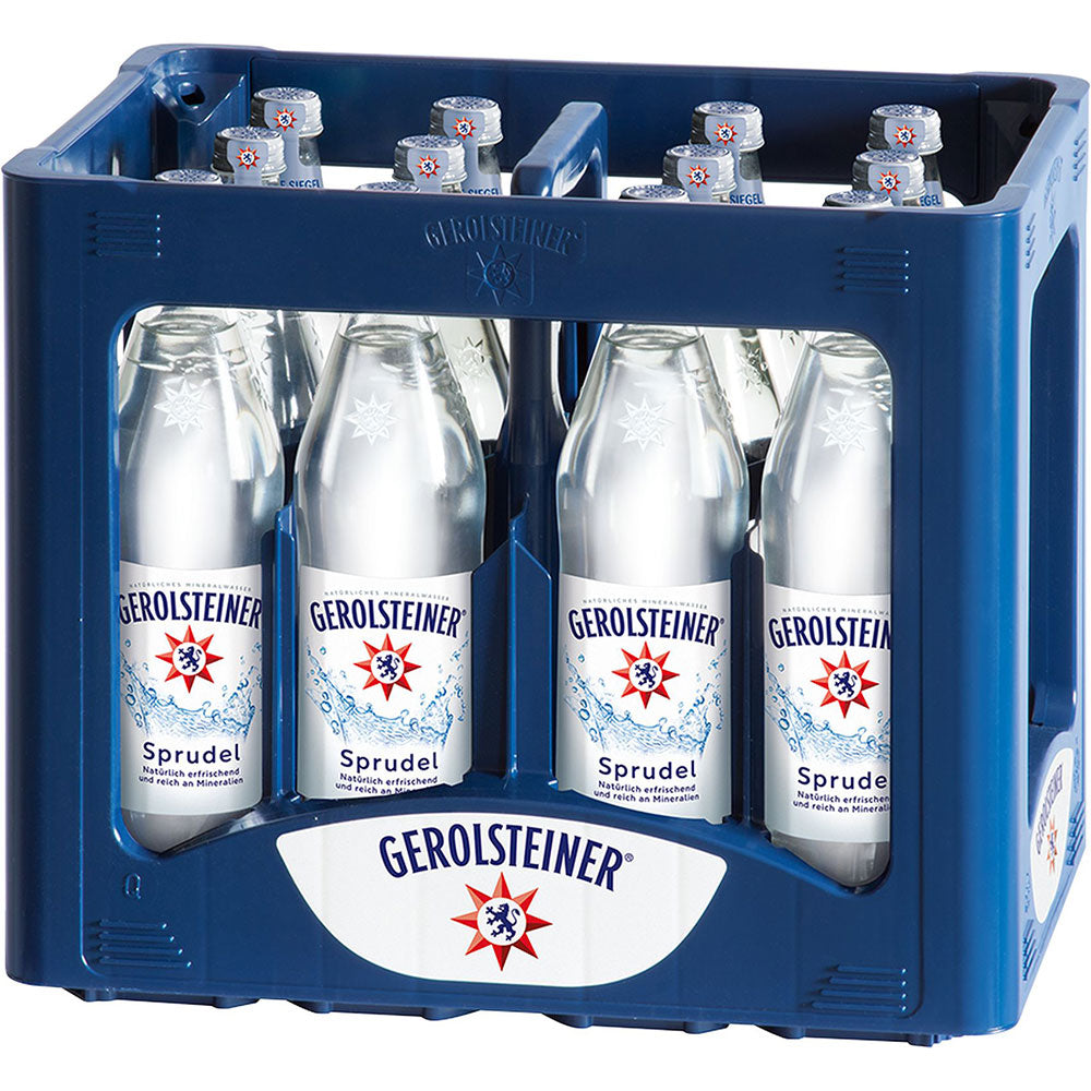 Blauer Kasten mit zwölf 0,75-Liter-Glasflaschen Gerolsteiner Sprudel (Mehrweg) mit weißem und blauem Etikett, aus der Vulkaneifel.