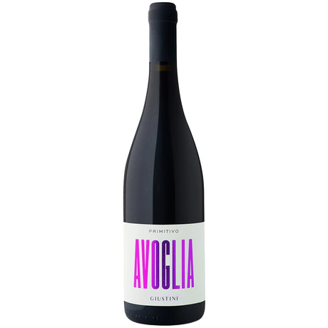Eine Flasche Giustini Avoglia Primitivo Puglia IGP 2025 mit weißem Etikett und auffälliger violetter Schrift auf der Vorderseite, die den vollmundigen Charakter dieses renommierten apulischen Rotweins unterstreicht.