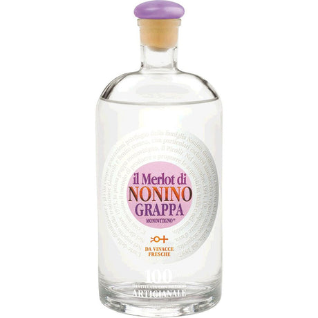 Klare Flasche Grappa Nonino il Merlot Monovitigno 41% (0.7L) von Nonino Distillatori mit lila Verschluss und rundem Etikett.