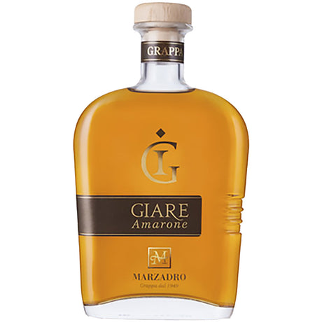 Marzadro Grappa Giare Amarone 41% 0,7L von Marzadro, mit Holzkappe und goldenem Etikett auf weißem Hintergrund - ein Premium-Grappa für anspruchsvolle Liebhaber.