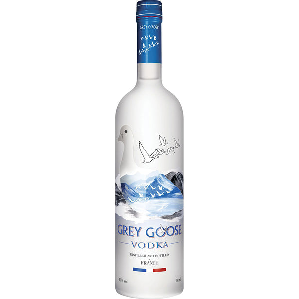 Eine 0,7L Flasche Grey Goose Original Vodka (40%), ein erstklassiger französischer Vodka, mit dem charakteristischen Design von fliegenden Gänsen und Bergen auf dem Etikett.