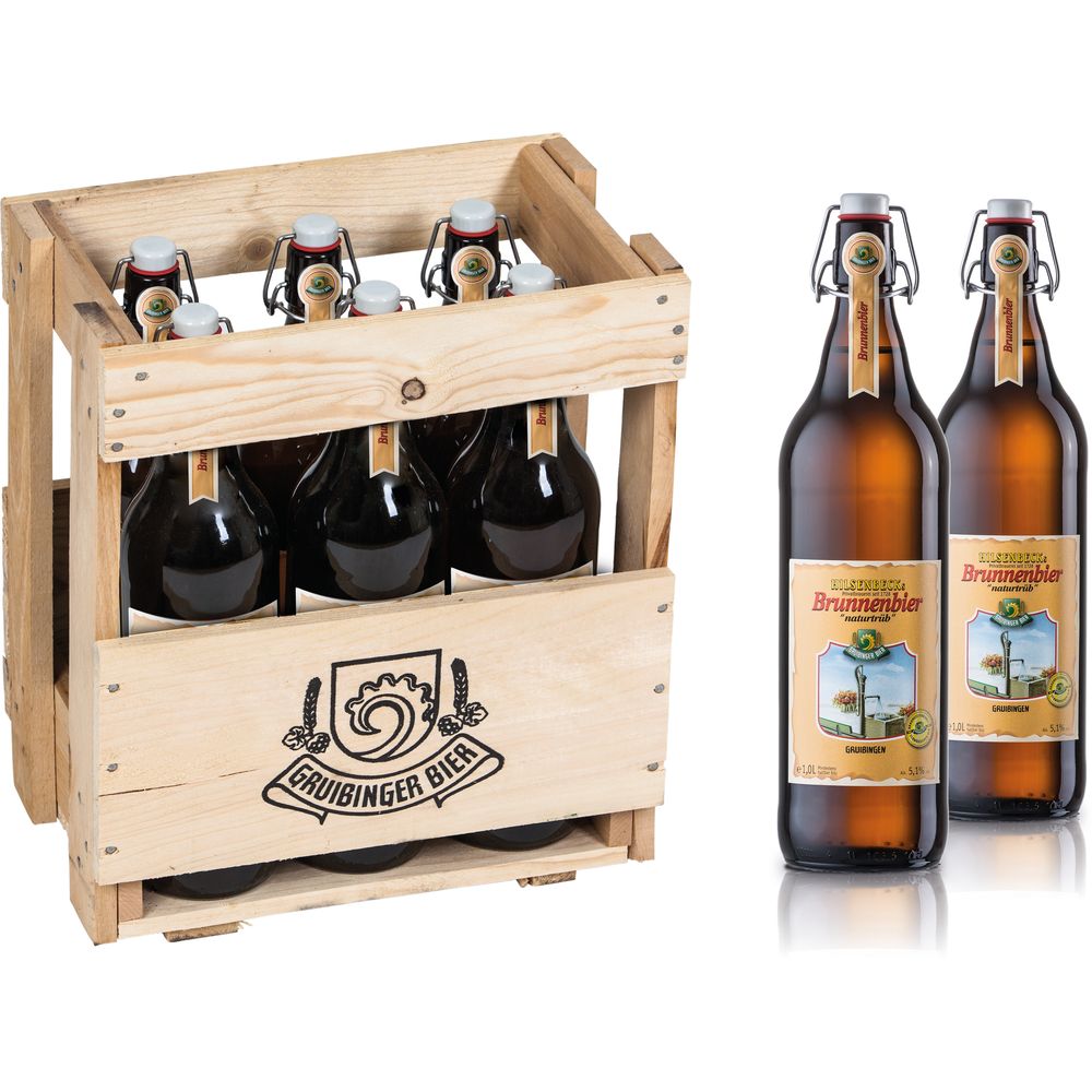 Holzkiste mit sechs 1-Liter-Flaschen Gruibinger Brunnenbier (MEHRWEG), daneben zwei passende Flaschen. Das Display unterstreicht das Engagement von Gruibinger für das Kellerbier und die schwäbische Brautradition.