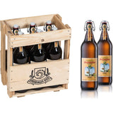 Holzkiste mit sechs 1-Liter-Flaschen Gruibinger Brunnenbier (MEHRWEG), daneben zwei passende Flaschen. Das Display unterstreicht das Engagement von Gruibinger für das Kellerbier und die schwäbische Brautradition.