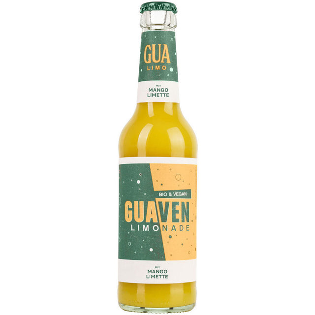 Eine 0,33 l Glasflasche GUA Guave-Mango-Limette Limo BIO & VEGAN, eine erfrischende Guave-Mango-Limetten-Limonade mit grünem und gelbem Etikett. Erhältlich in MEHRWEG-Packungen zu 24 Stück.
