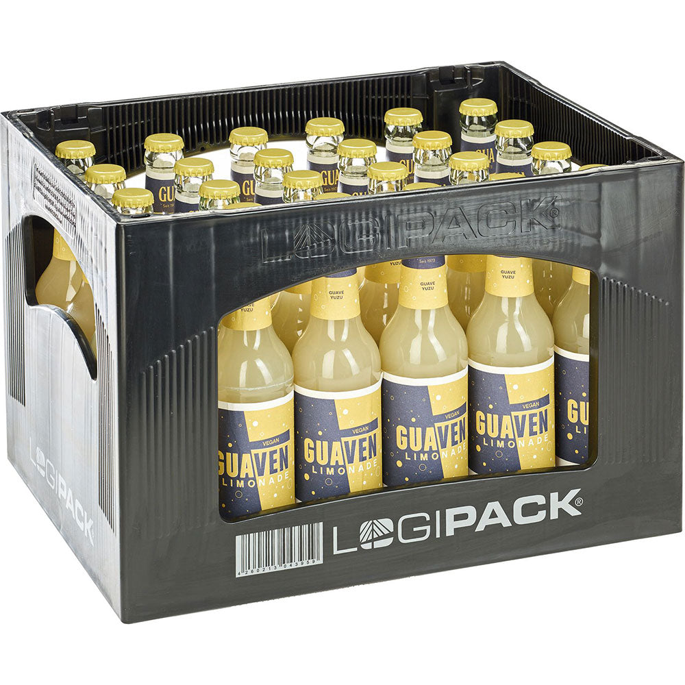 Eine schwarze Kiste mit 24 Glasflaschen GUA Guave-Yuzu Limo VEGAN (je 0,33 l), einer erfrischenden veganen Fruchtlimonade von GUA, die fein säuberlich aufgereiht sind.