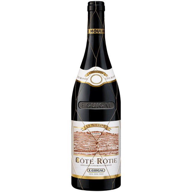 Eine Flasche E. Guigal Côte-Rôtie La Mouline AOC 2021 Syrah-Rotwein mit einem detailreichen Weinberg-Etikett.