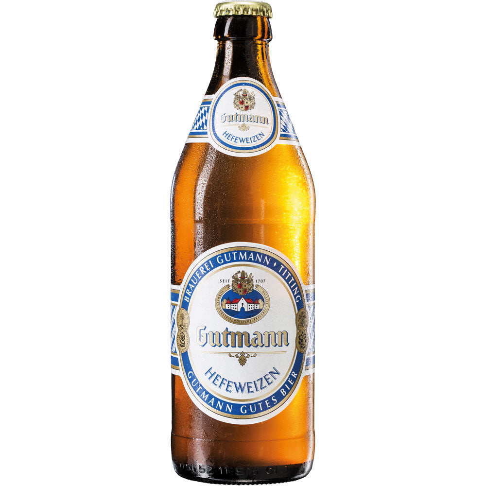 Eine braune Gutmann Hefeweizen Hell 0,5L Flasche mit weiß-blauem Etikett, eine bayerische Weißbierspezialität; erhältlich als 20 x 0,5L (MEHRWEG) der Marke Gutmann.