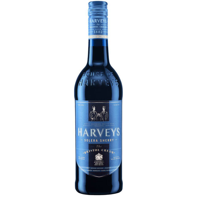 Eine 0,7-Liter-Flasche Harveys Bristol Cream 17,5% steht vor einem weißen Hintergrund und zeigt die kultige Marke Harveys, die für ihren beliebten Cream Sherry bekannt ist.